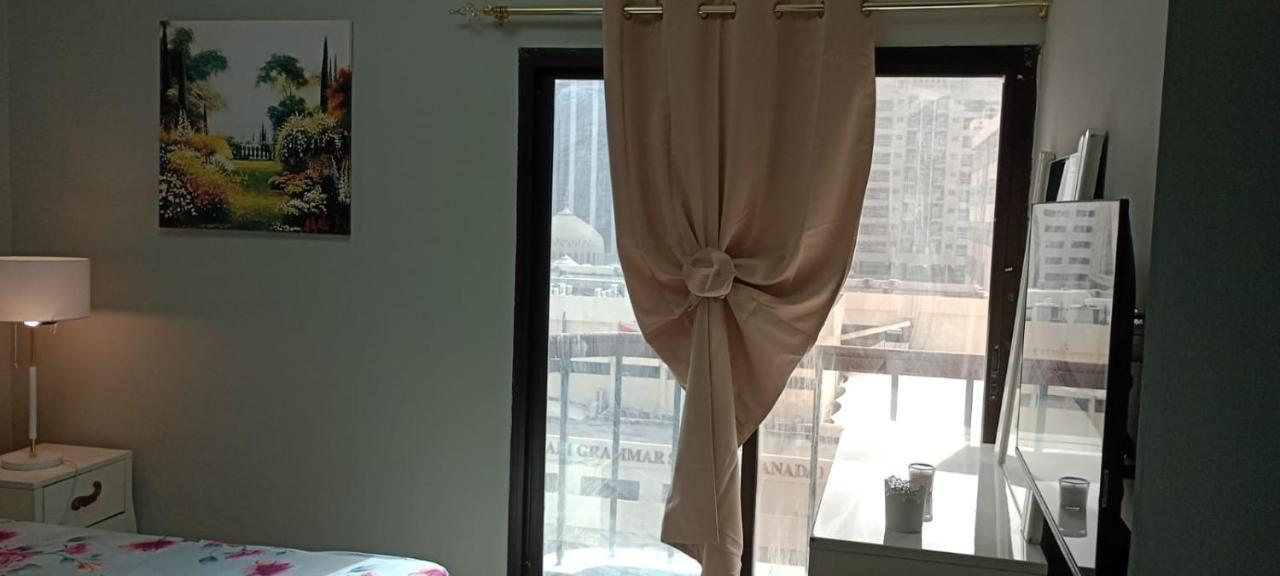 Private Room In Shared Apartment Abu Dhabi Esterno foto